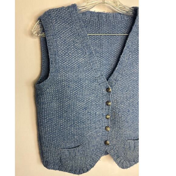 American Vintage 1980's Hand knit Blue vest coat of arms buttons size small - Picture 5 of 12
